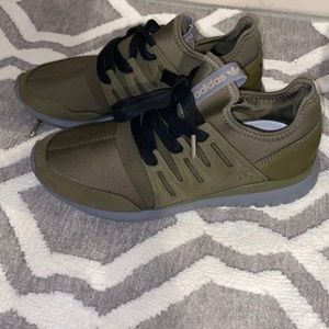 Adidas Sneakers